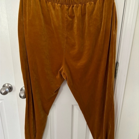 SOLD 2 piece Old Navy velour crop sweater jogger mustard set pockets XL XXL - Picture 8 of 9